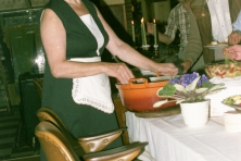 1981-Bombakkes-Eten-bij-van-Arensbergen-na-Bombakkesreisje-02