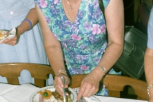 1981-Bombakkes-Eten-bij-van-Arensbergen-na-Bombakkesreisje-03