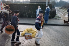 1984-Carnavalsoptocht-de-Ratel-School-vooraan-Rodger-Goertz-01