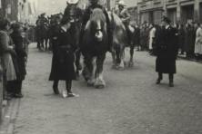 1950er-jaren-Bombakkes-Carnavalsoptocht-Zandstraat-03