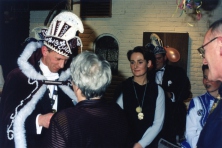 1999-Bombakkeskrantuitreiking-07