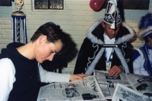 1999-Bombakkeskrantuitreiking-12