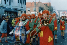 1995-Bombakkes-Carnavalsoptocht-Spoorstraat-