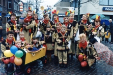 1998-Bombakkes-Carnavalsoptocht-Bombakkesvrollie-en-Kiender-