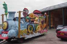 2001-Bombakkes-Carnavalsoptocht-Vriendengroep-Davy-Goertz-05