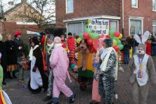 2006-Bombakkes-Carnavalsoptocht-in-de-Steendalerstraat-047