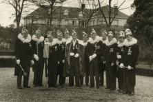 1960-Bombakkes-Prins-Fons1-met-Raad-van-Elf-01