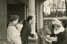 1961-Bombakkes-Prins-Hans-Bezoek-Ex-Prins-Wim-in-Sanatorium-20