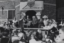 1957-Bombakkes-Prinsenproclamatie-Stadhuis-01