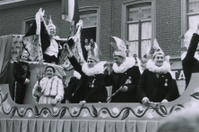 1952-Bombakkes-Carnavalsoptocht-00