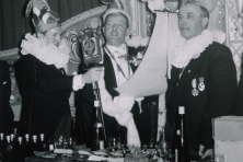 1952-Bombakkes-Prinsenbal-Prins-Jan1-Proclamatie-01a