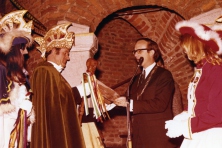 1974-Bombakkes-Ontvangst-Stadhuis-Prins-Jo1-Sleuteloverdracht-05